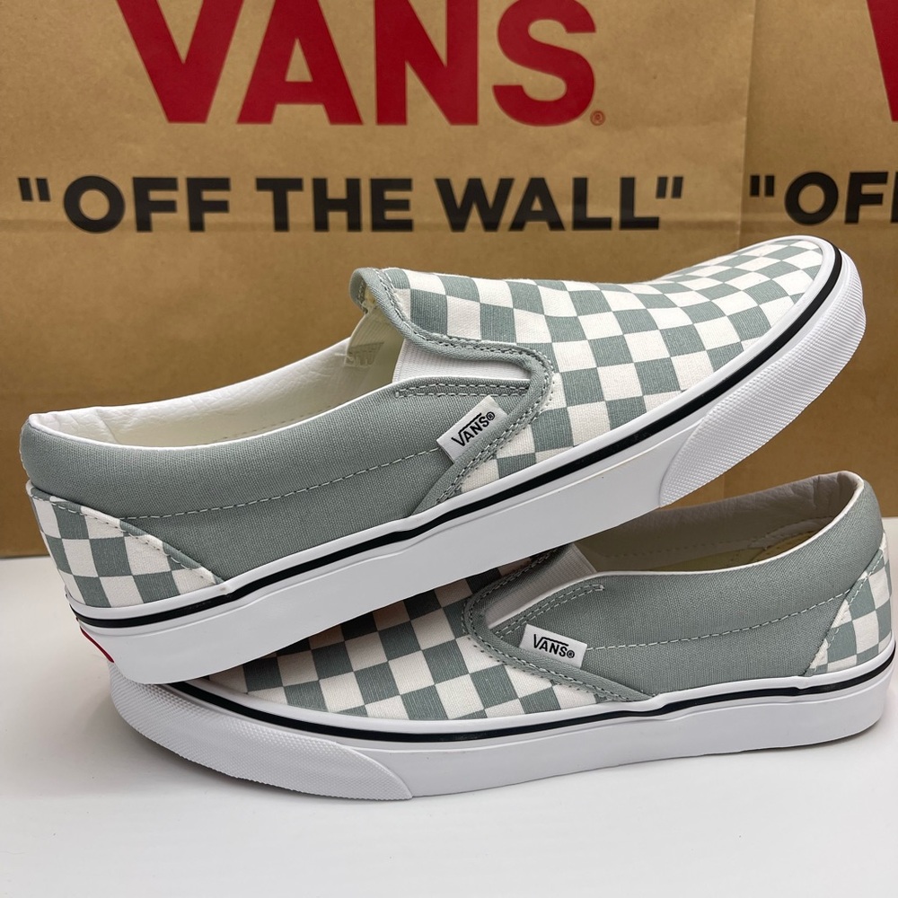 Vans Men’ Classic Slip-On
Color Theory Checkerboar Pure Grey
VN000D5PEPO Sneaker - Picture 3 of 16